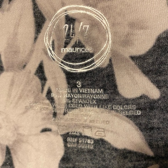 Maurices V Neck Tee - Picture 4 of 4